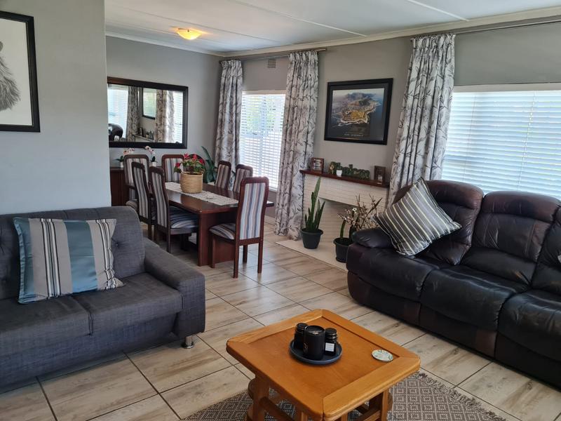 4 Bedroom Property for Sale in Goodwood Central Western Cape